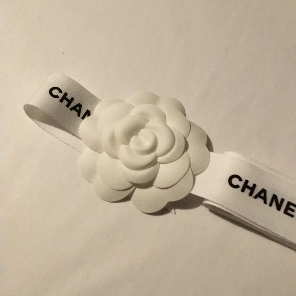 CHANEL - Picture 2 of 8